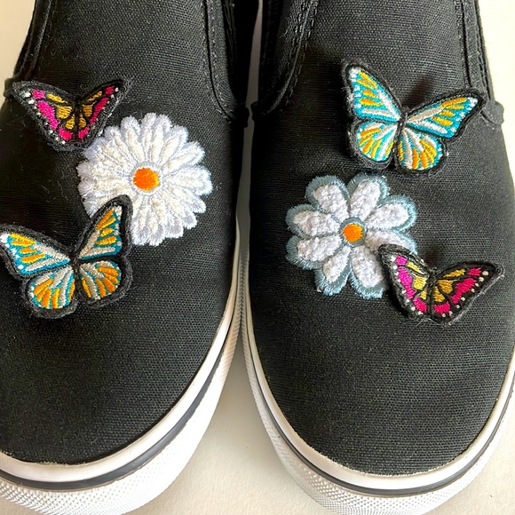 VANS•CLASSIC SLIP ON•BLACK •BUTTERFLIES•FLOWERS•WOMENS 6.5 / MISSY GIRLS 5 - Picture 4 of 8
